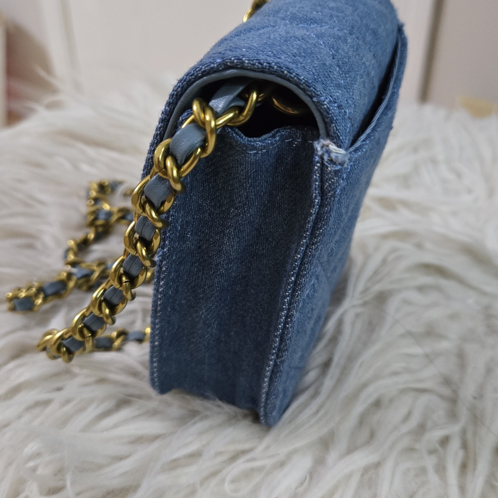 Chanel VIP Denim Quilted Crossbody Bag with Gold Chain - Picture 7 of 8